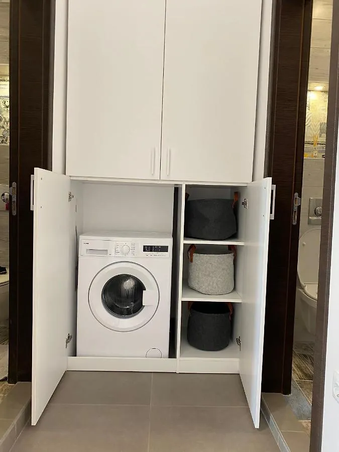 Flora Panorama ***** Luxury Appartement 부르가스 아파트